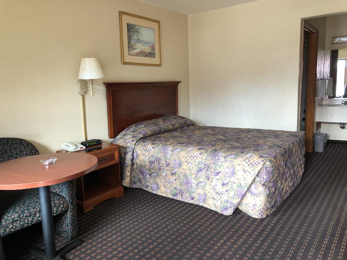 Airport Inn Motel Richmond Sandston Exterior photo